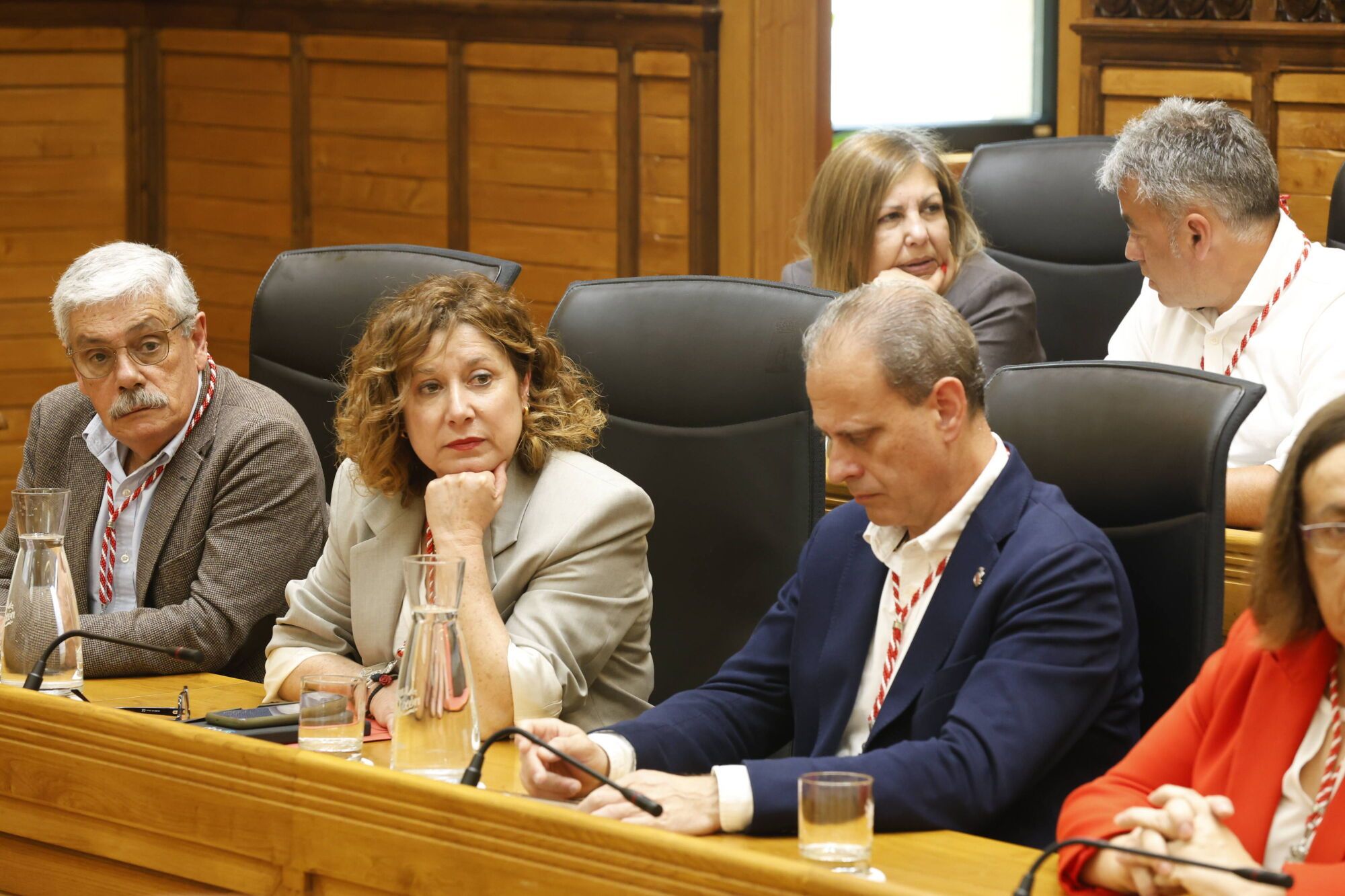 EN IMÁGENES: Gijón honra a sus vecinos ejemplares, ahora sí, tras la interrupción provocada por el apagón
