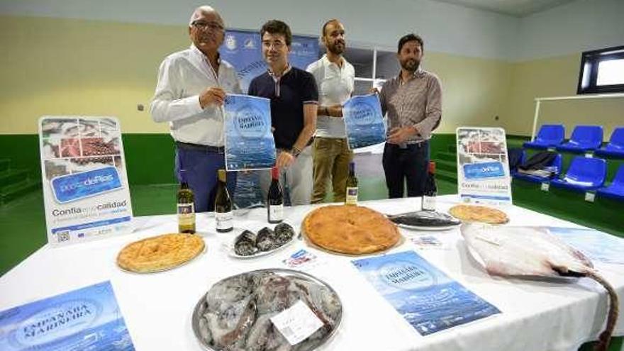 Los organizadores de la I Festa da Empanada Mariñeira . // G. Santos