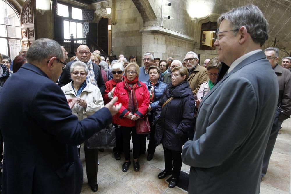 Vecinos de Morella, de visita en el Palau de la Generalitat