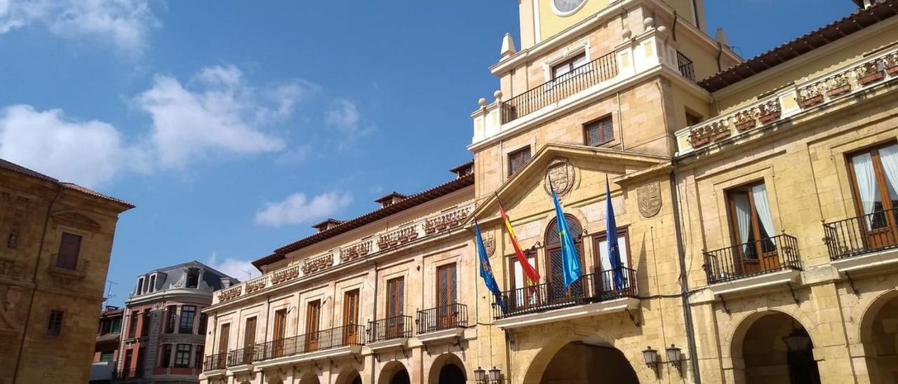 Fachada del Ayuntamiento de Oviedo.