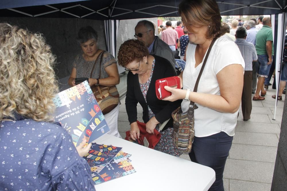 La presidenta de ADICAM se acordó de María Soliño, se mostró "orgullosa de ser de Cangas" y estar en unas fiestas que vive "desde pequeña"