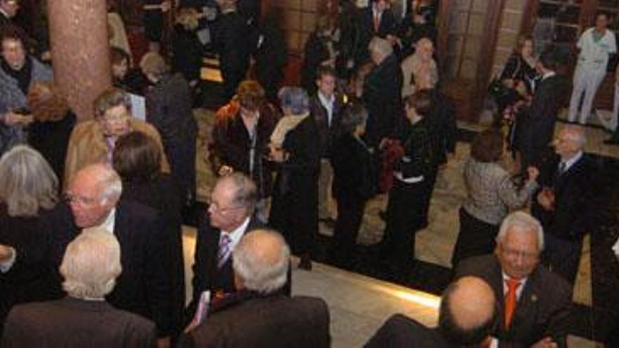 Una imagen del hall del teatro Pérez Galdós, anoche, poco antes del estreno de &#039;Norma&#039;. i MARRERO