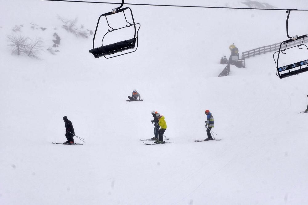 Ampliación de temporada de esquí en la pista de debutantes de Pajares