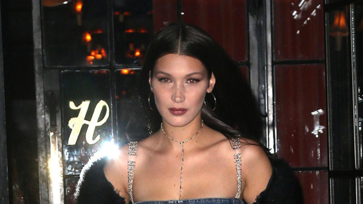 Aciertos y errores del look denim de Bella Hadid