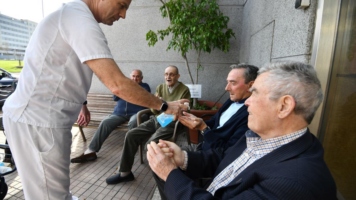 Ancianos en una residencia.