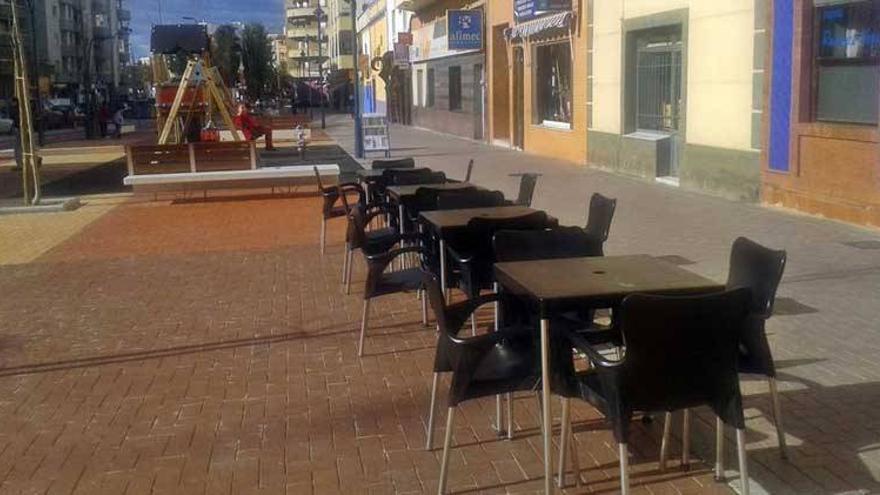 Los trabajos del plan de choque en el polideportivo de Fuente del Maestre ya están en marcha