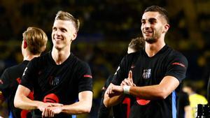 Dani Olmo y Ferran Torres, los goleadores, celebran el 0-2.