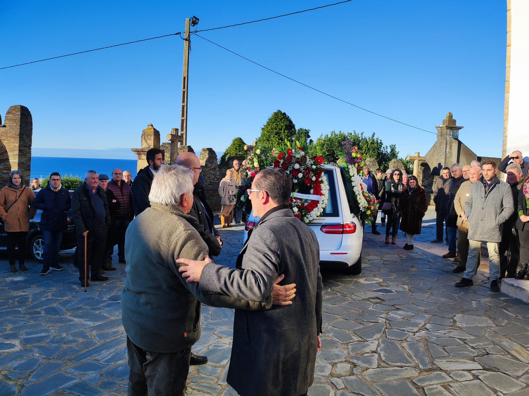 La iglesia de Santa Marina, llena para despedir a Manuel Bedia