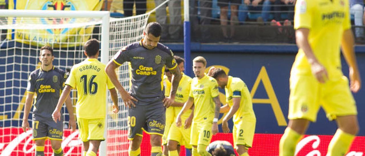 Vitolo se lamenta después del cuarto gol del Villarreal el domingo en el Estadio de La Cerámica.