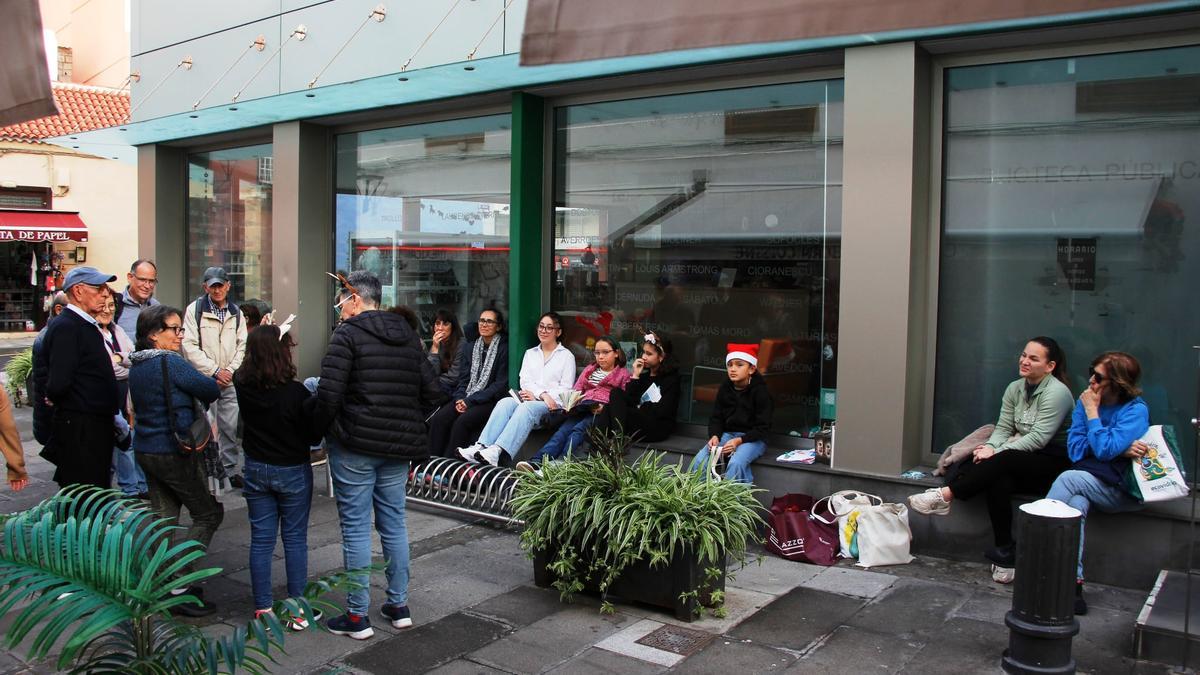 Los miembros del club de lectura infantil durante el último encuentro de 2025