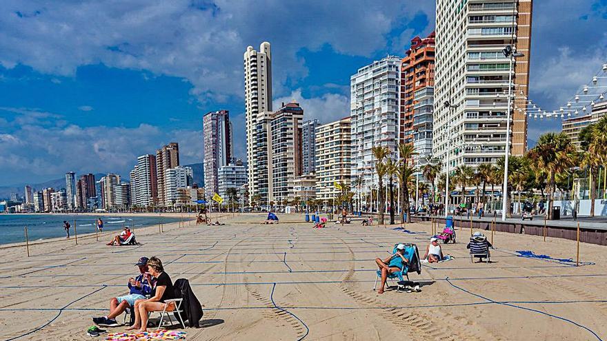 תיירים בריטים: רועשים, זולים אבל חובה