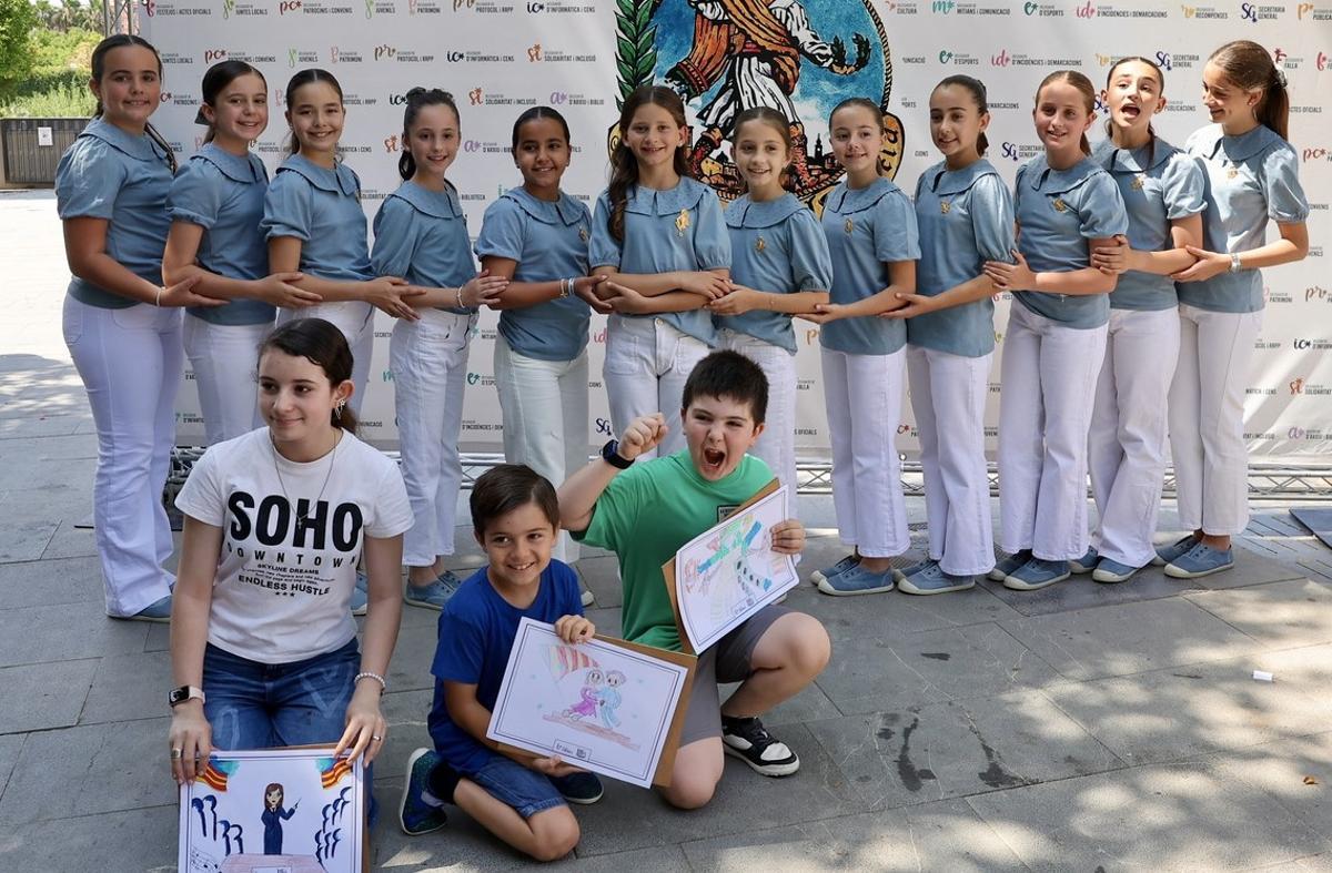 La fiesta de los falleros infantiles con el concurso de dibujo de la JCF