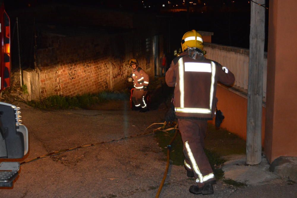 Incendi en una nau tèxtil, a Berga