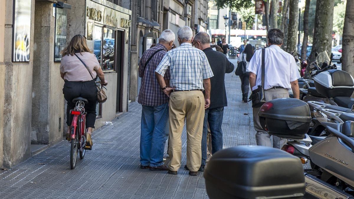 zentauroepp27643060 barcelona  22 10 2014 bicicletas por las aceras del eixample180905192702