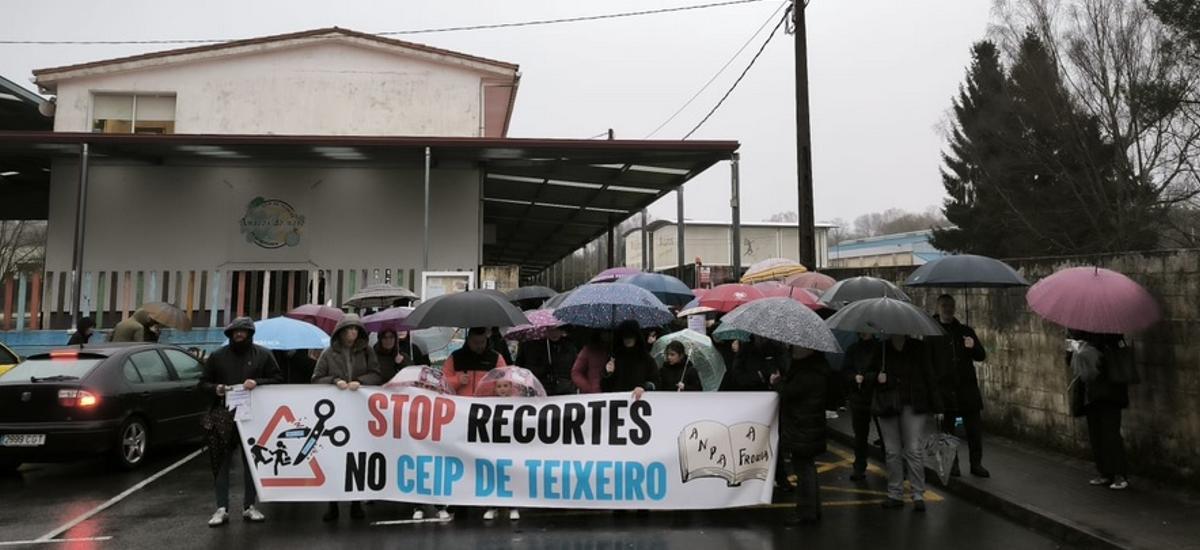 Protesta hoy para reclamar mejoras en el colegio de Teixeiro.