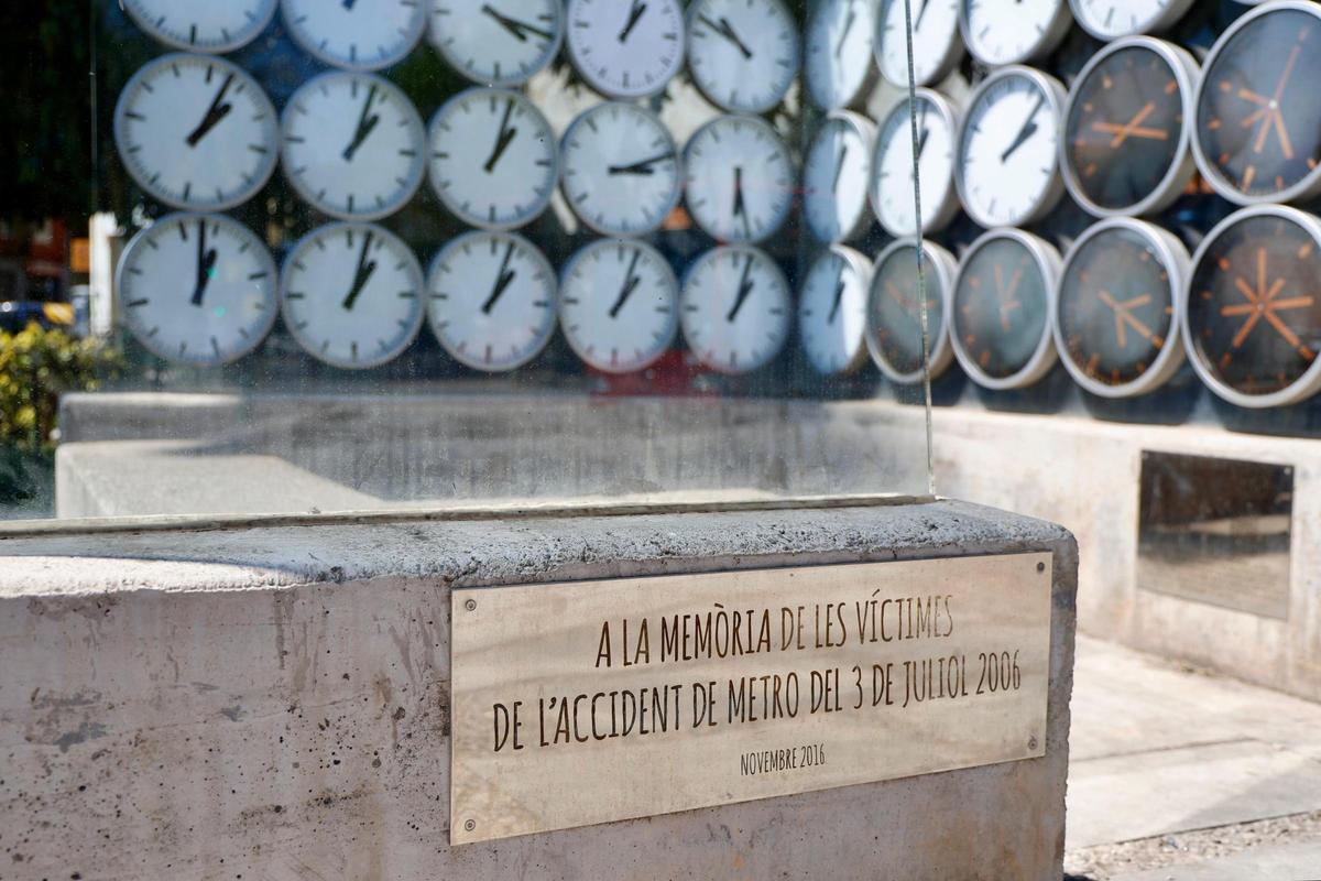 Deterioro del monumento a las víctimas del metro