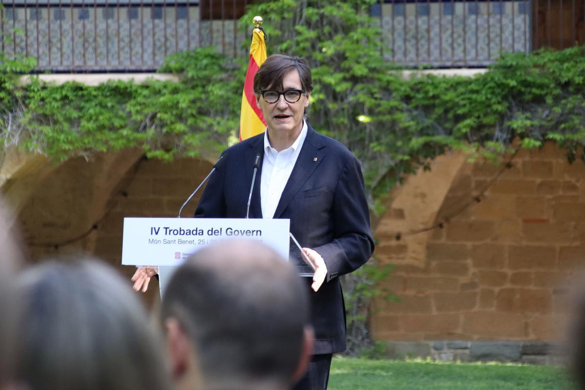 El president Illa durante su declaración institucional en el Món Sant Benet
