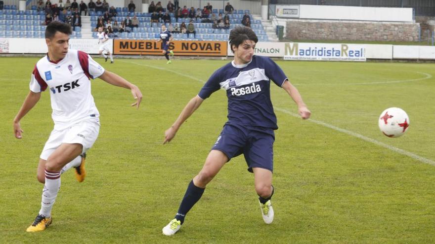 Jairo Cárcaba ante el TSK Roces en Miramar