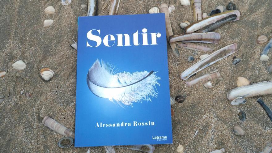 &#039;Sentir&#039;, una obra de prosa poética, es el segundo libro de la escritora.