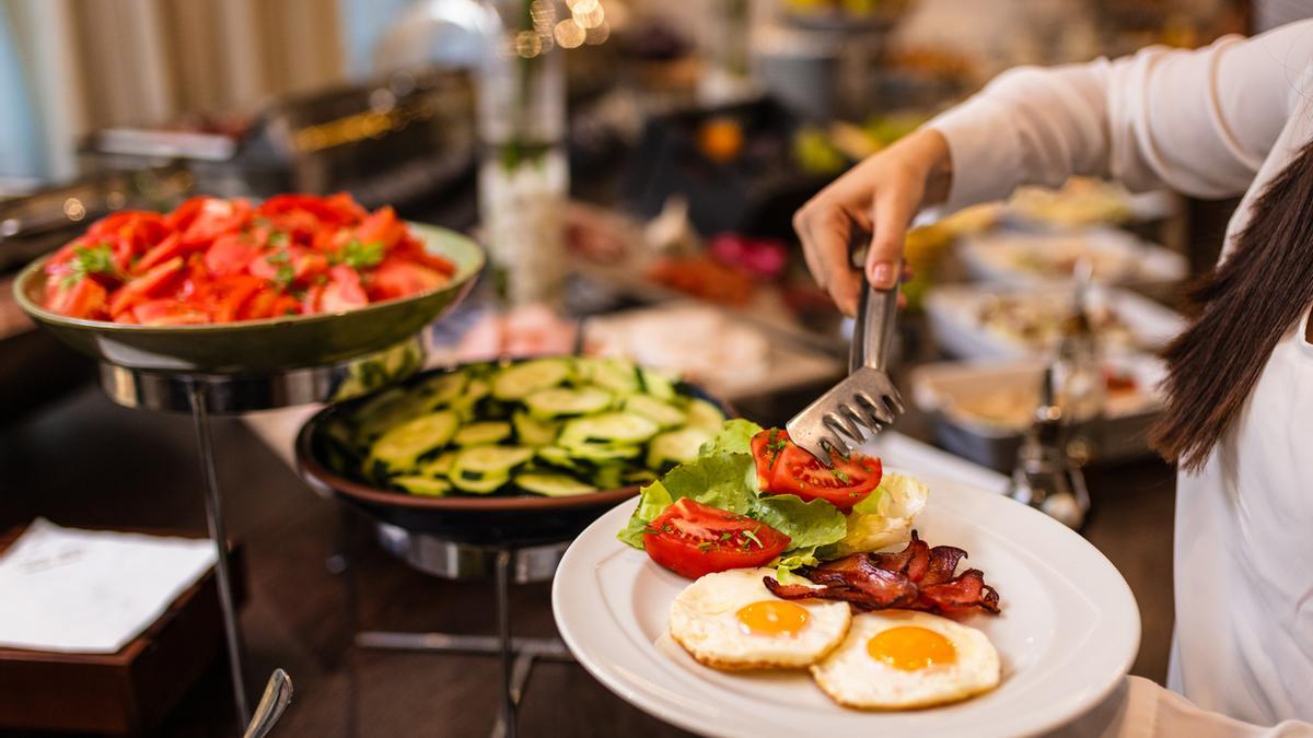 Aprende a comer bien en los buffets aplicando este sencillo truco.