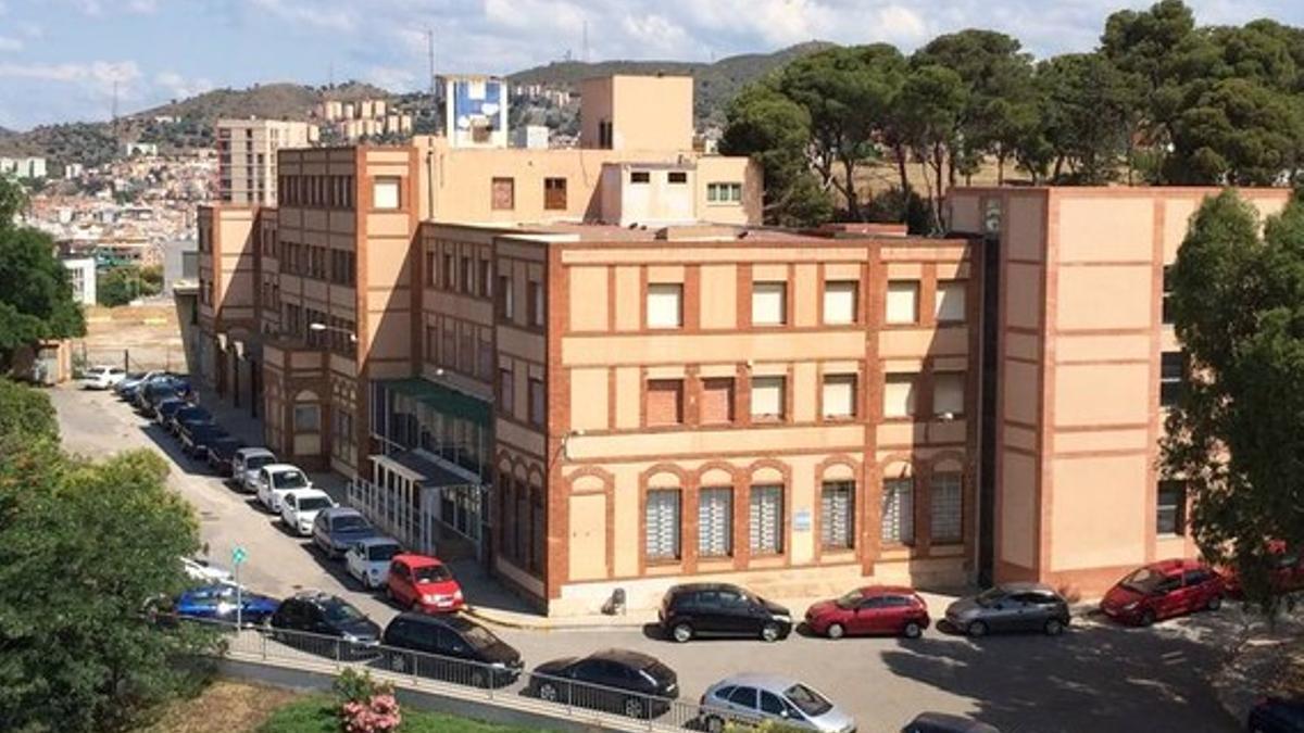 Imagen del Pabellón A del antiguo Hospital de l'Esperit Sant en Santa Coloma de Gramenet.