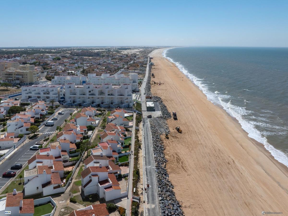 Estado actual del paseo marítimo de Matalascañas.