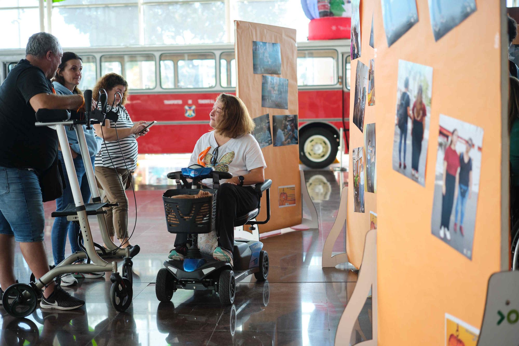 Exposición fotográfica de Queremos Movernos sobre las personas con discapacidad