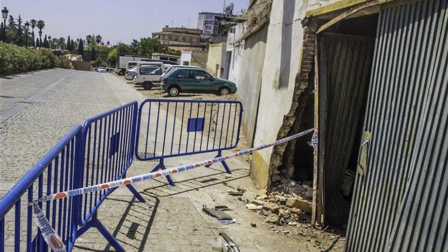 Un conductor bebido empotra su coche contra una vivienda de Badajoz