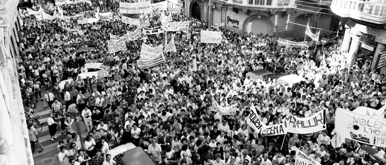 Diez mil personas se manifestaron en Palma para pedir un hospital en el Llevant.