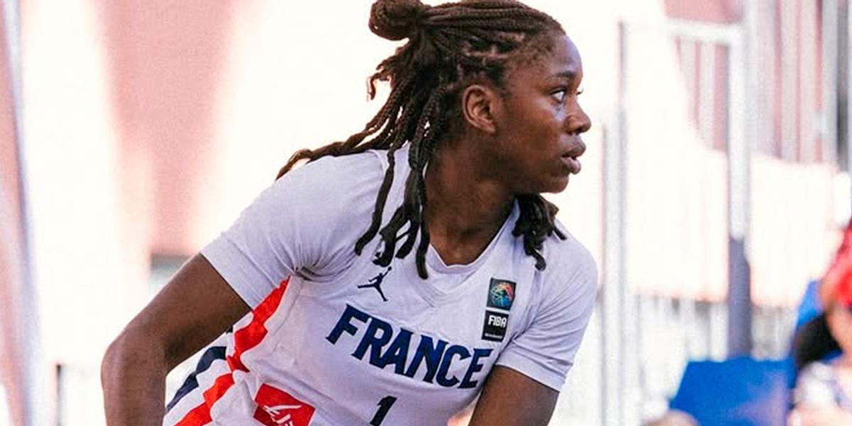 Marie Mané, durante un encuentro con la selección francesa 3x3.