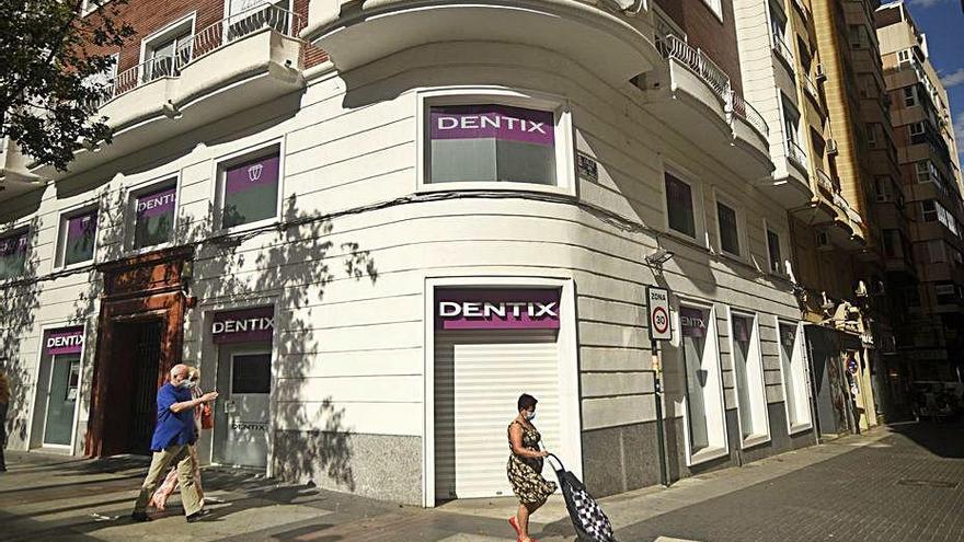 Clínica de Dentix de la Gran Vía de Murcia, cerrada.