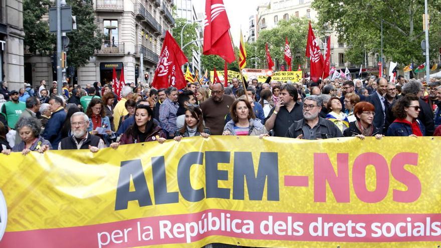 Capçalera de la manifestació per la «República dels drets socials».