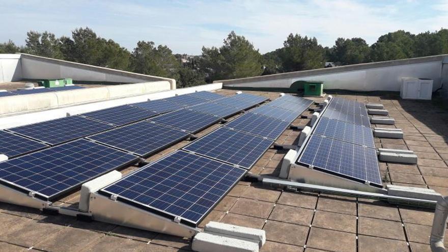 Placas solares instaladas en el Hospital de Formentera.