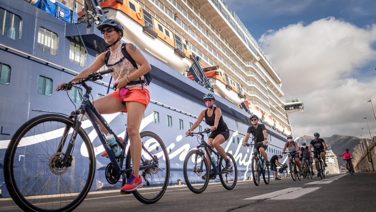 Turistas en Santa Cruz de Tenerife.