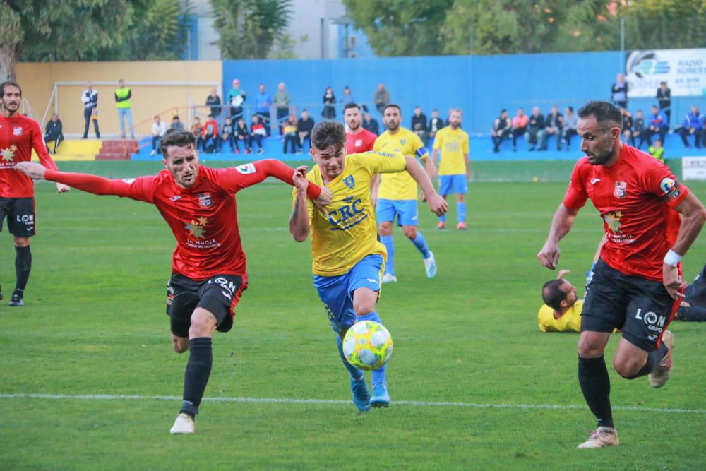 El conjunto de César Ferrando no aprovecha la expulsión del portero Emilio en el 52' y deja escapar dos puntos para colarse en los puestos de ascenso a Segunda