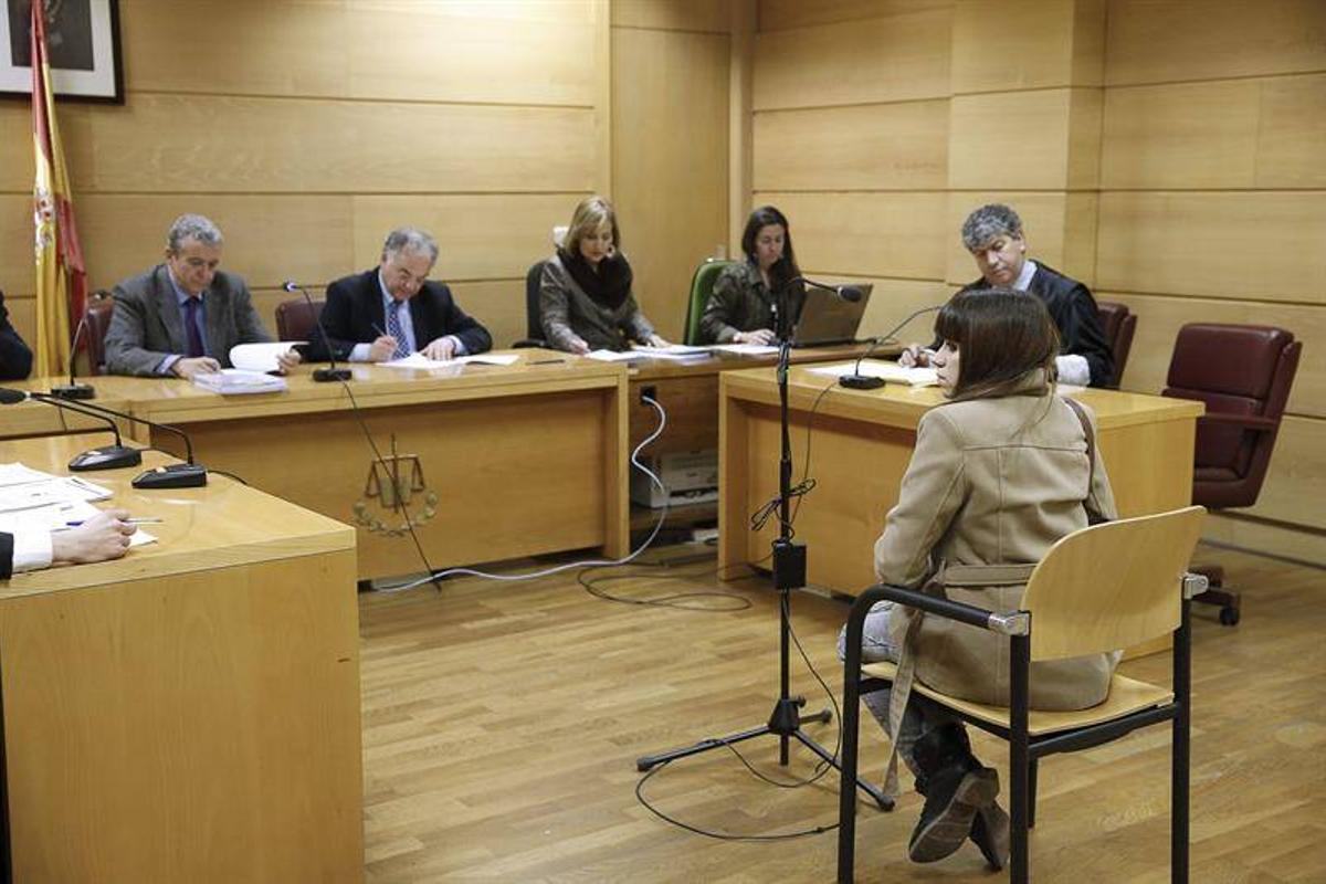 Una joven de 21 años acepta un año de cárcel por ensalzar a los GRAPO en Twitter