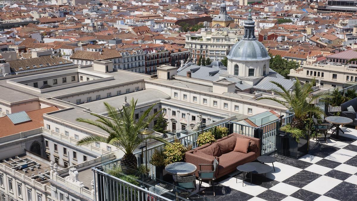 En lo alto, la terraza del Club Financiero Génova.