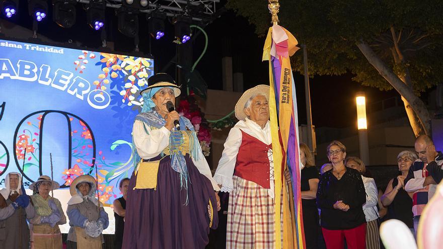 Mercedes Romano recibe la Vara de Romera de Honor 2024  de las Fiestas de la Santísima Trinidad de El Tablero