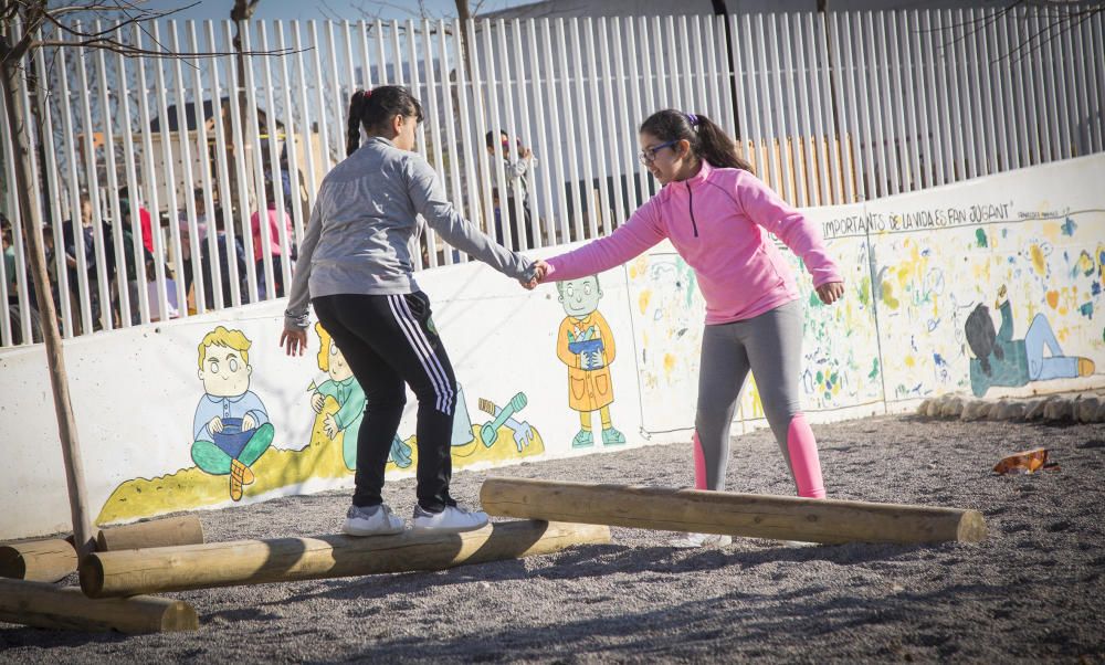 Patio inclusivo del CEIP Enric Soler i Godes