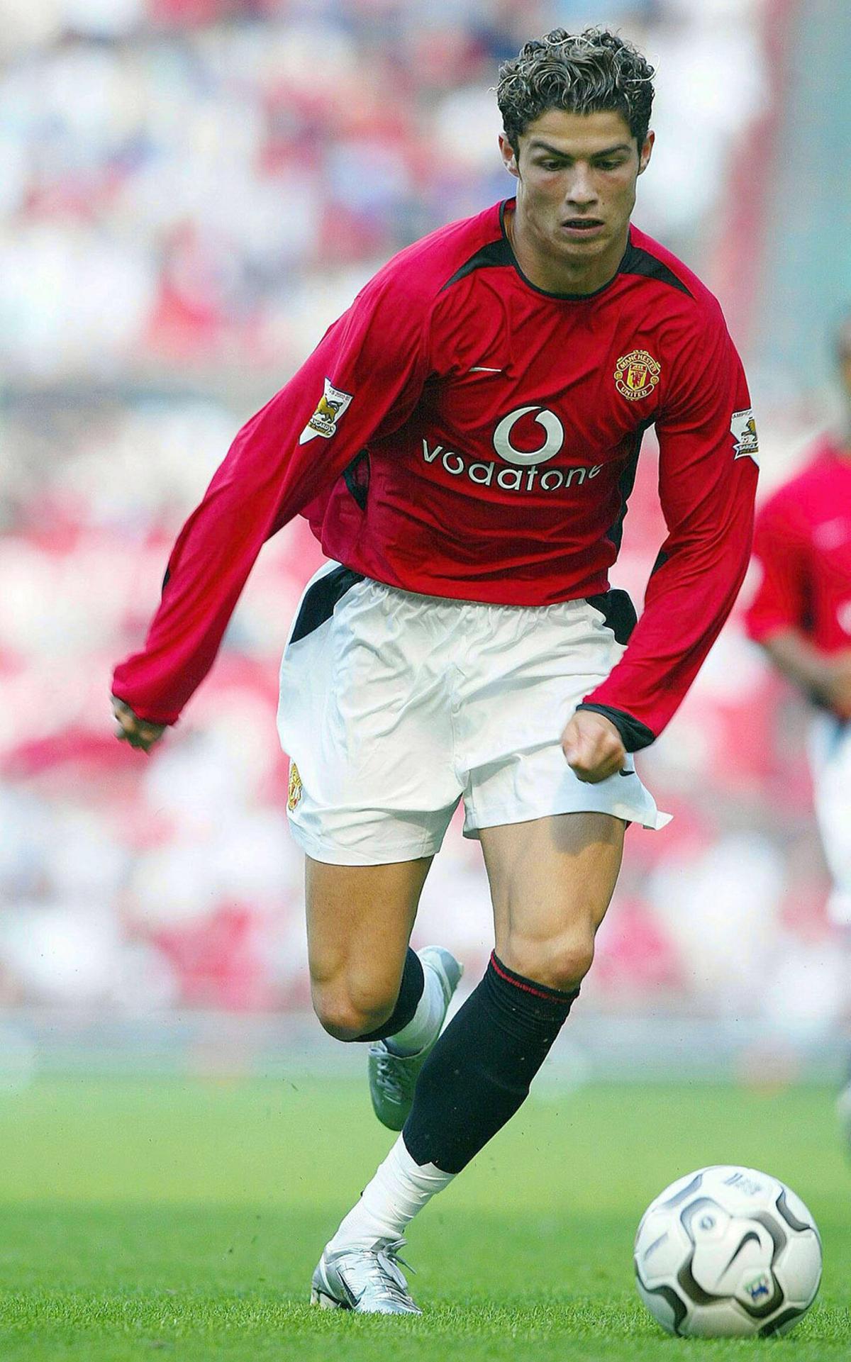 Cristiano Ronaldo jugó en el Manchester United entre el 2003 y el 2009 llegando a disputar 292 partidos y marcando 118 goles.
