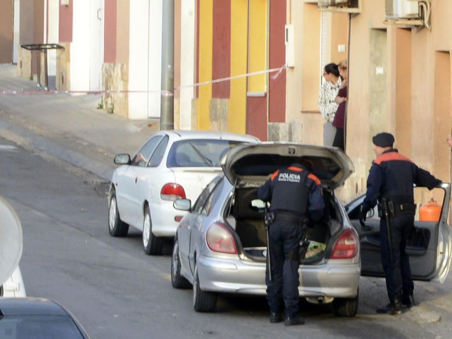 Desplegament policial al barri de Sant Joan per trobar els autors dels trets