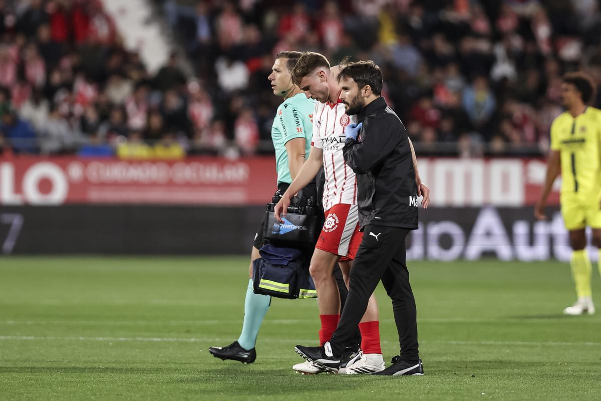 Vladyslav Vanat se retiró lesionado ante el Villarreal