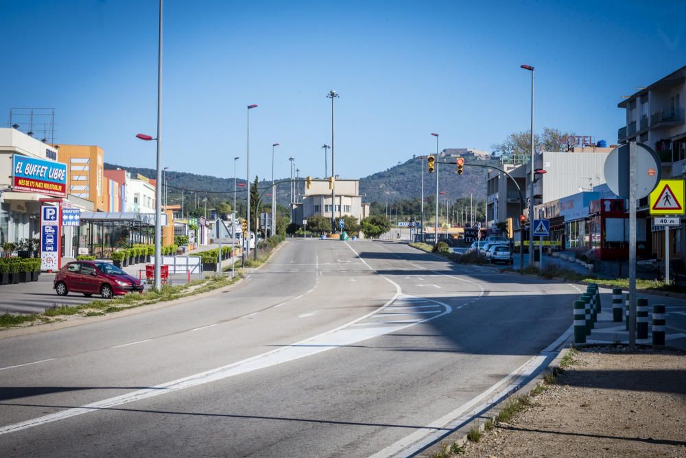 La Jonquera, sense activitat, només amb camions