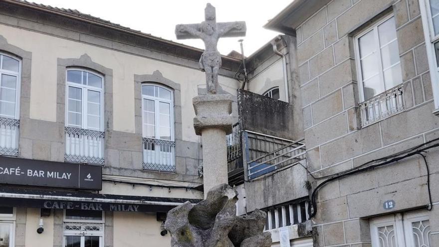 Restauración del crucero de la Plaza Domingo Blanco Lage.