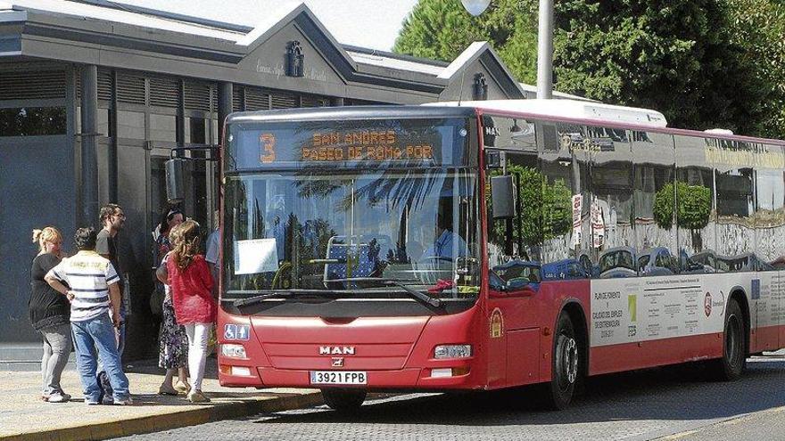 Huelga del transporte urbano de Mérida por el despido de once trabajadores