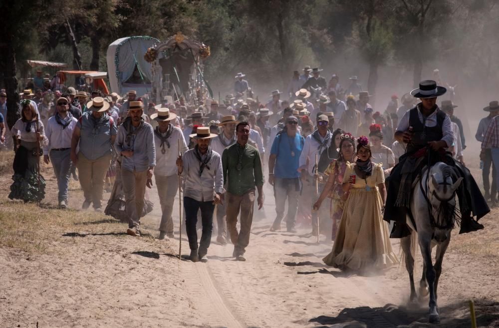 Camino al Santuario de la Virgen del Rocío en Almonte.