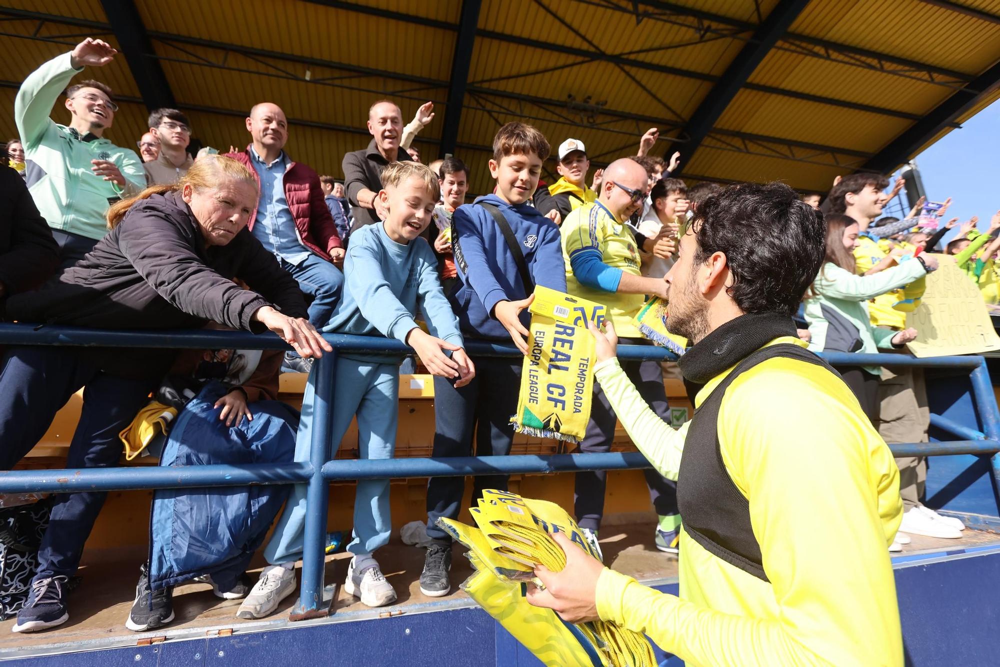 Así ha sido el entrenamiento navideño del Villarreal a puerta abiertas