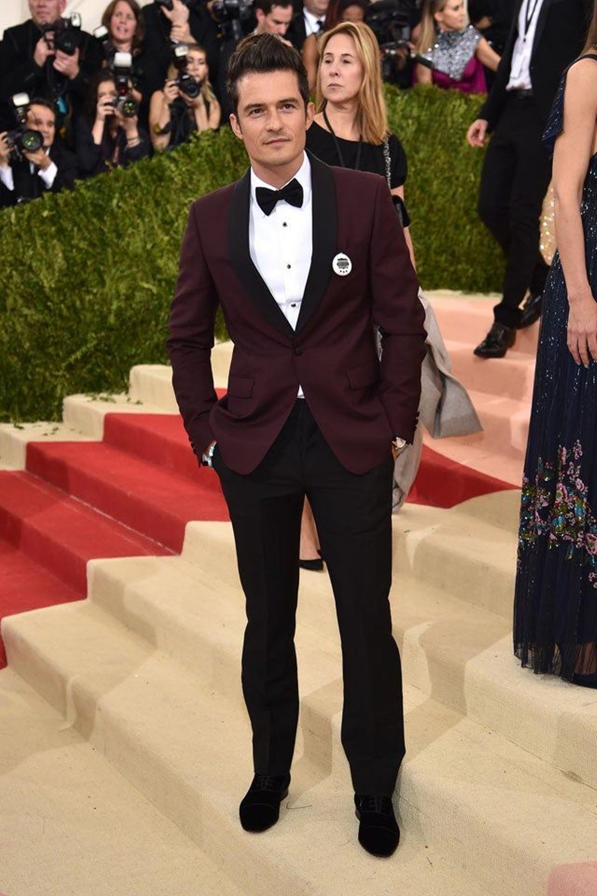 Orlando Bloom, de Prada, en la alfombra roja de la gala Met 2016.