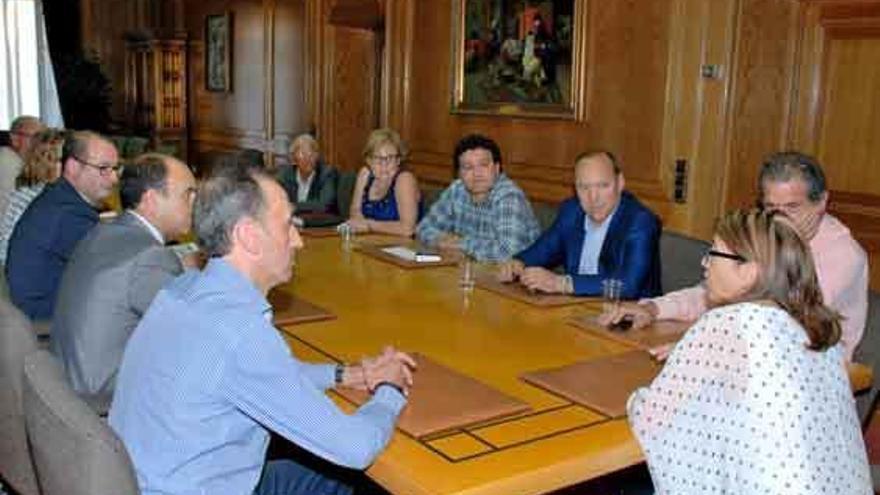 Instante de la primera Junta de Gobierno de la nueva Diputación Provincial.