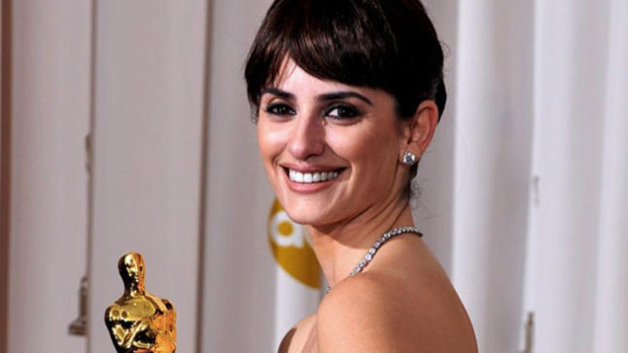 Penélope Cruz, posa con su Oscar.